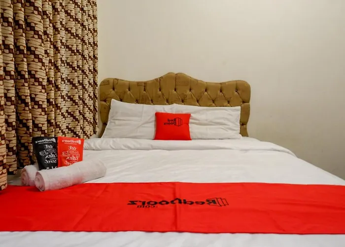 RedDoorz near Tugu Yogyakarta Hotel